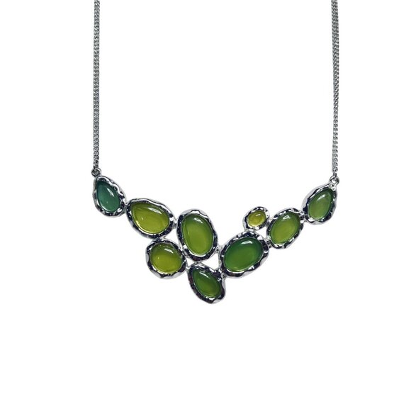 Silver Tone & Green Bib Necklace With Matching Pierced Earrings (5690) - Picture 2 of 7